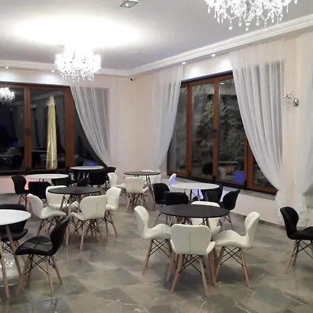 מלון I Restauracja Admiral לגניצה