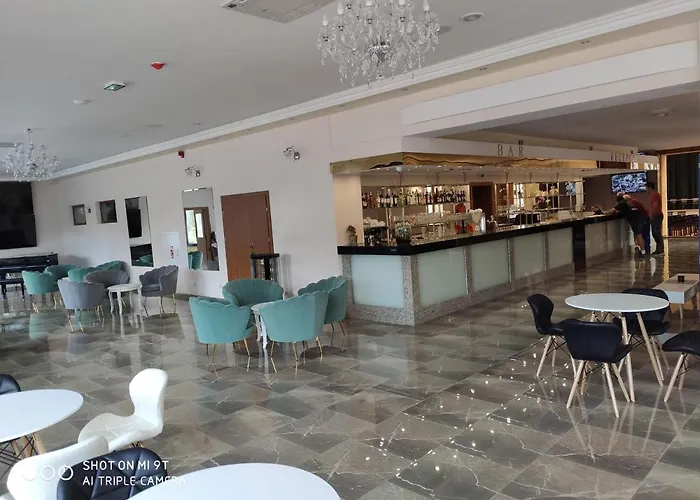 I Restauracja Admiral 酒店 莱格尼察